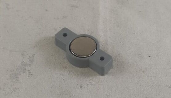 EMPERO MIKNATISLI KAPAK PLASTİĞİ